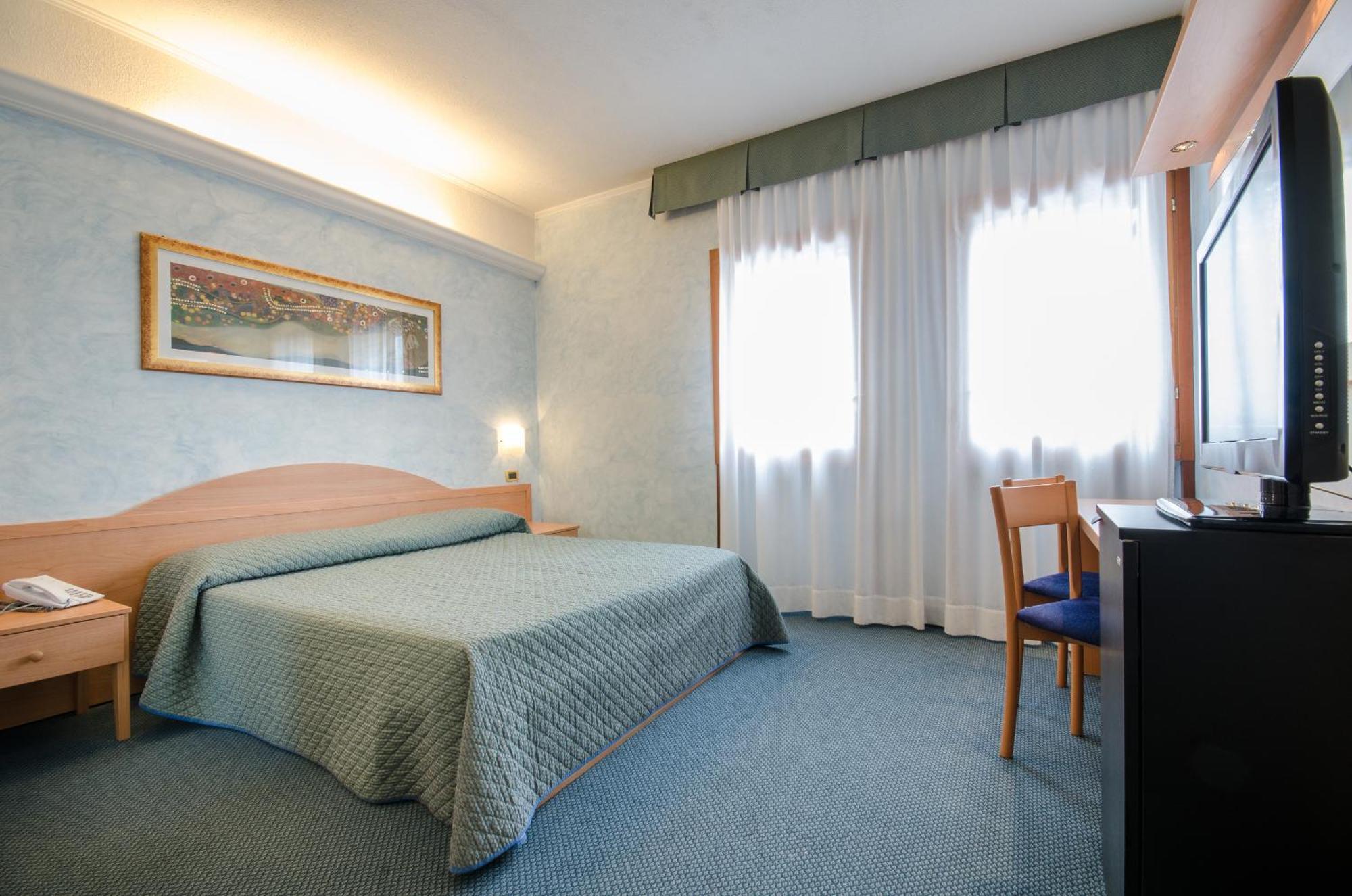 Double or Twin Room,114767450:JPEG